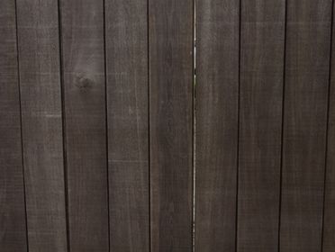 Rustic wooden fence panels creating a natural and textured backdrop, photographed in Medellín, Antioquia.